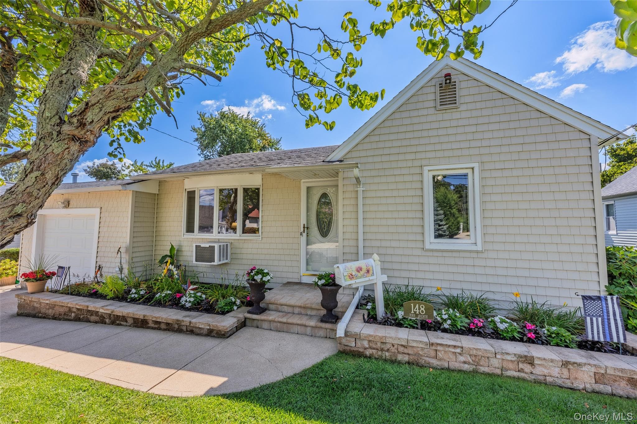 148 Birs Avenue, Lindenhurst