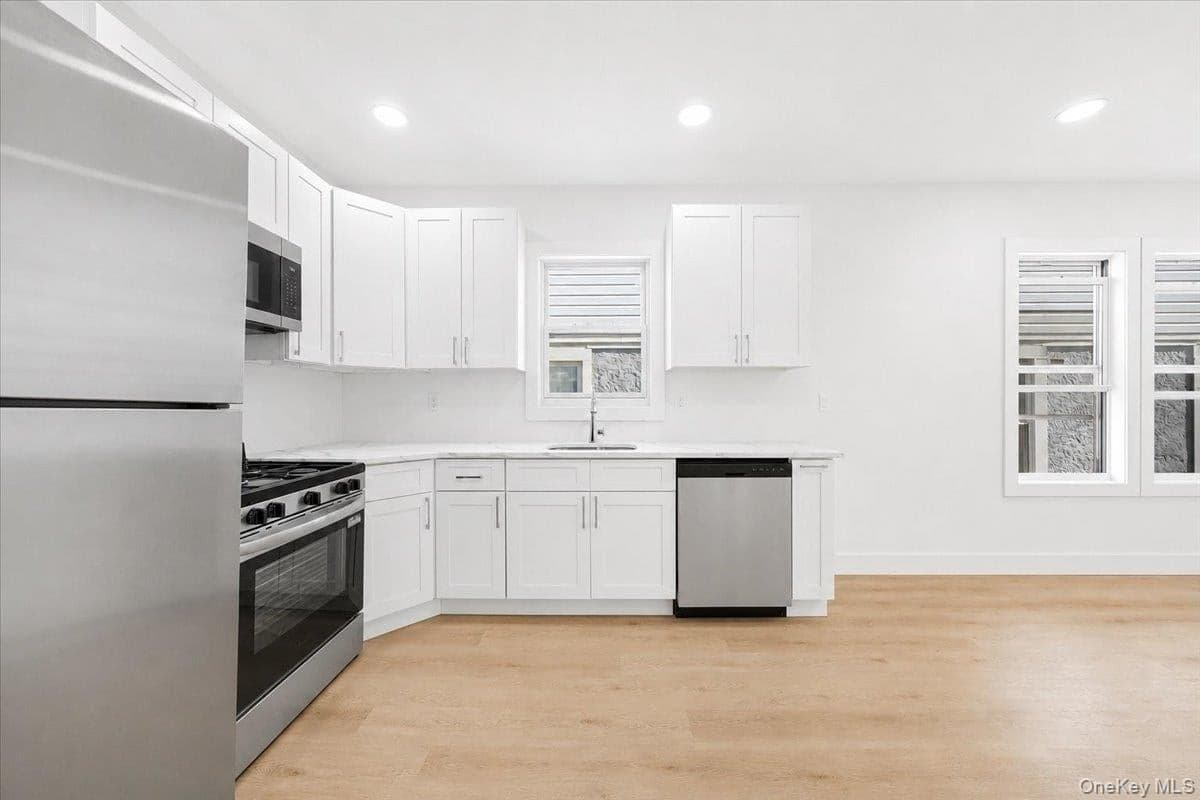 3038 Tiemann Avenue thumbnail 9