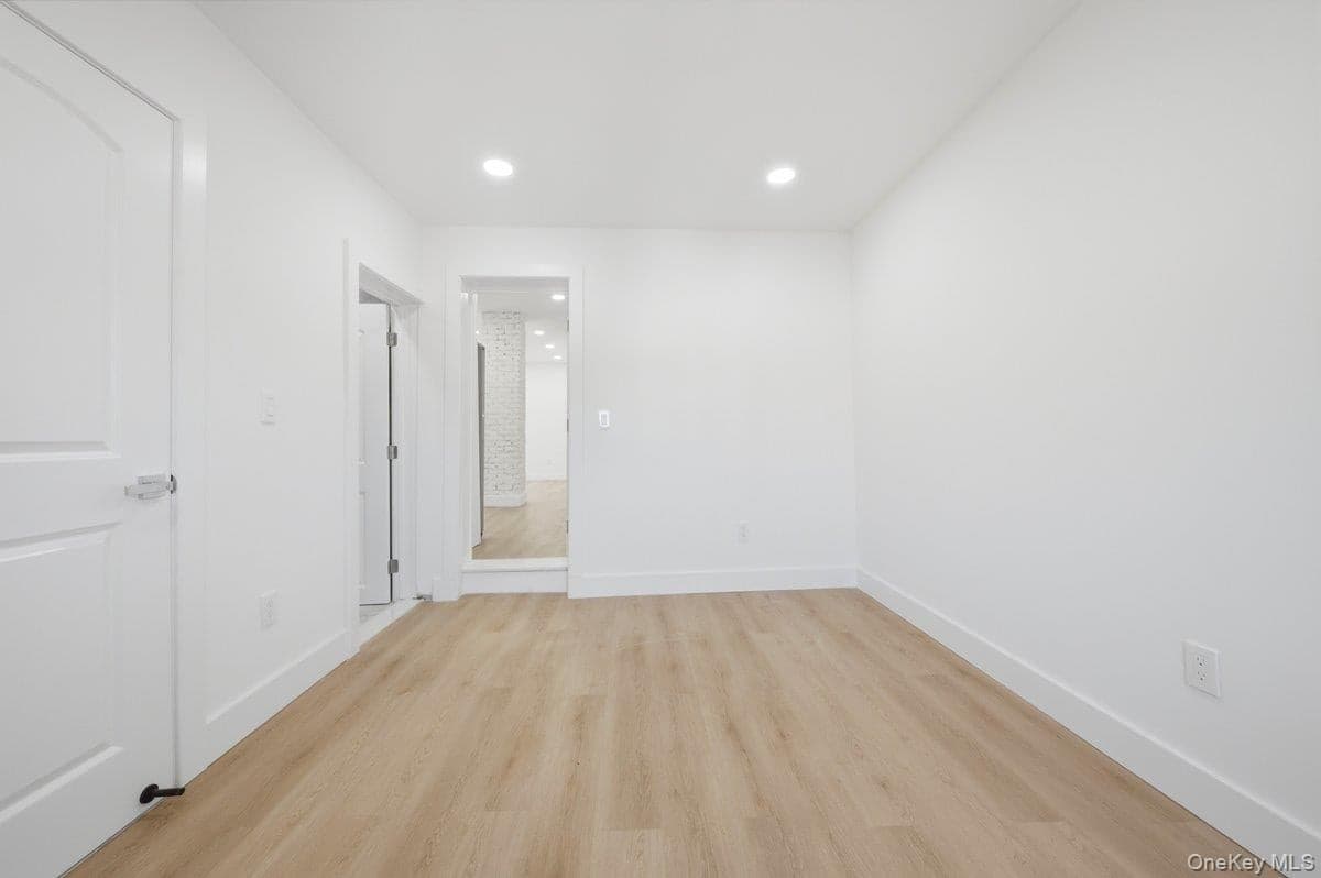 3038 Tiemann Avenue thumbnail 25
