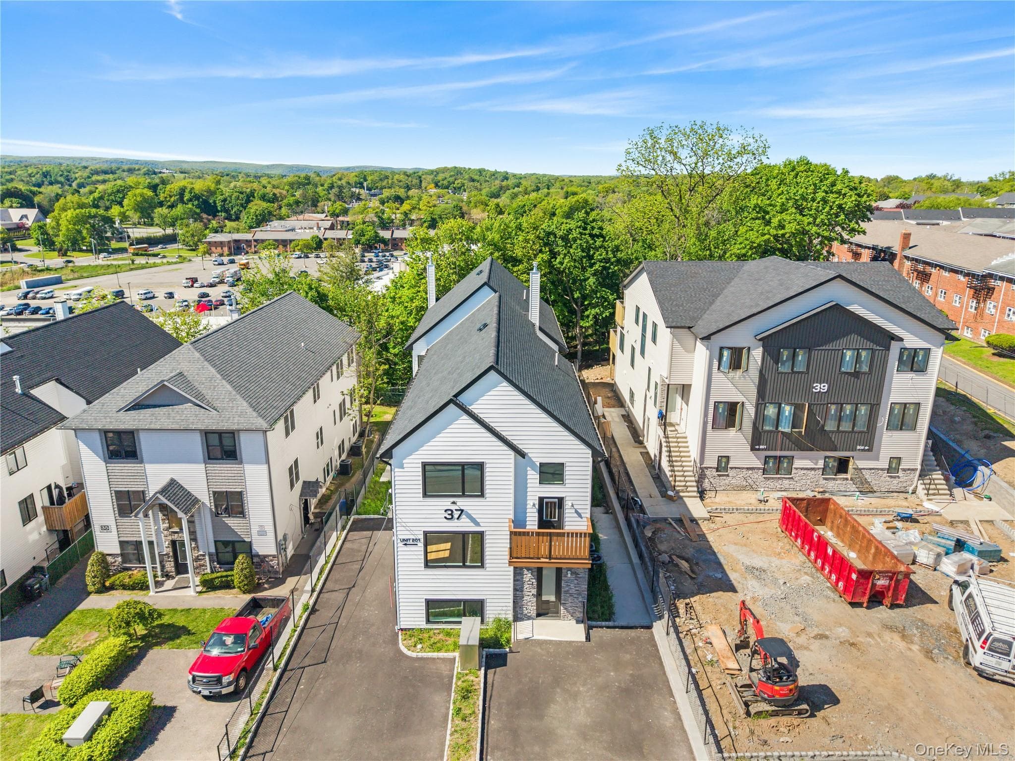 37 Ewing Avenue Unit: 201 thumbnail 3