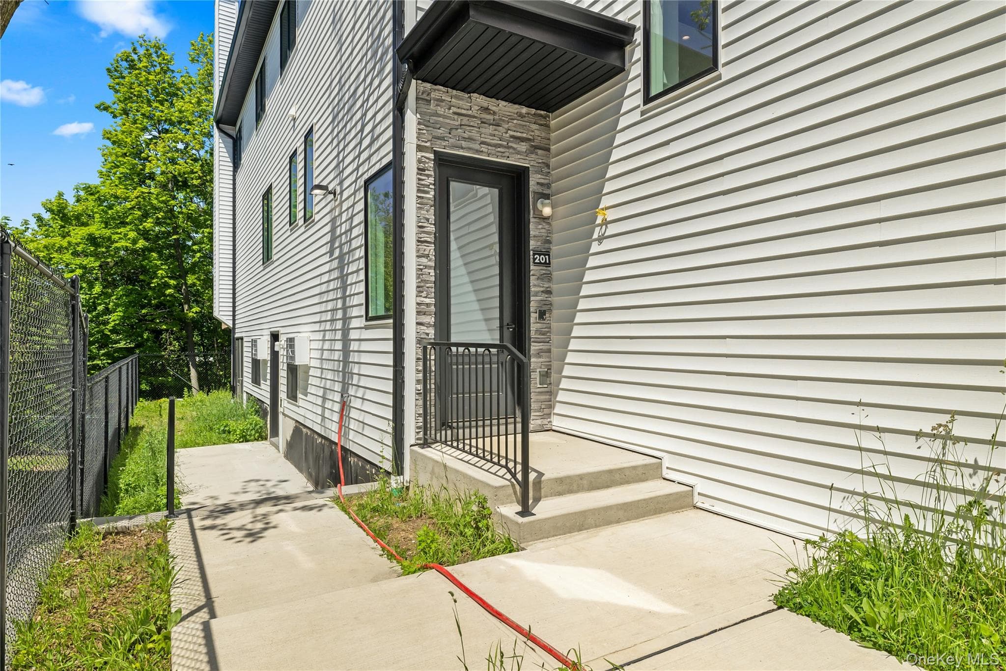 37 Ewing Avenue Unit: 201 thumbnail 6