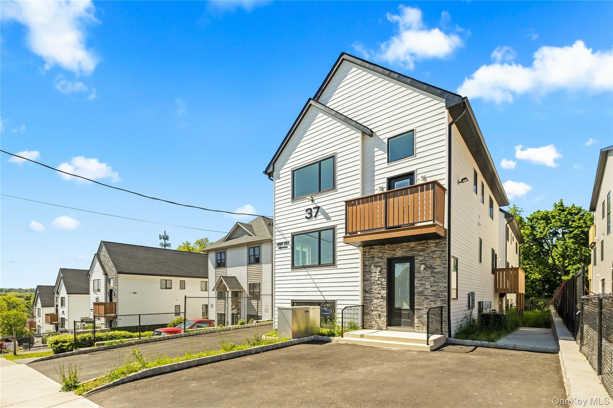37 Ewing Avenue Unit: 201 thumbnail 2