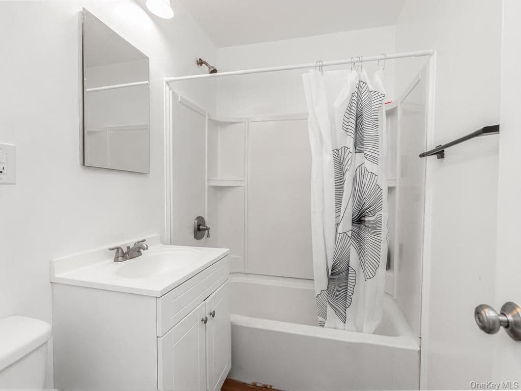 206-208 Balcom Avenue thumbnail 12