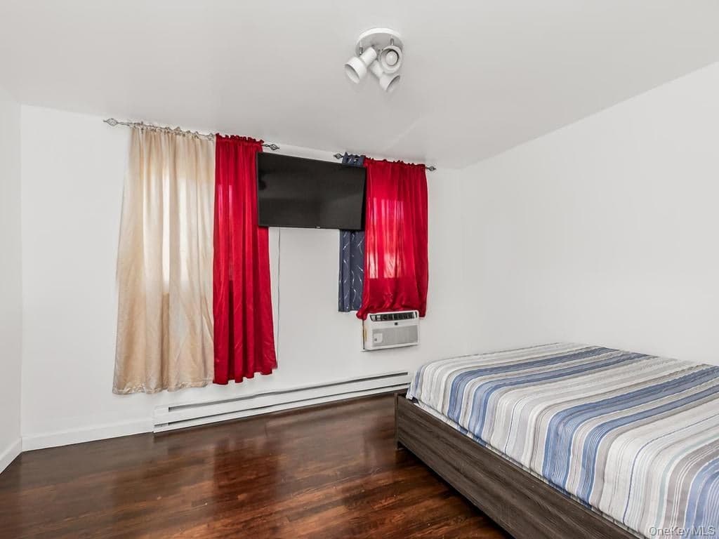 206-208 Balcom Avenue thumbnail 5