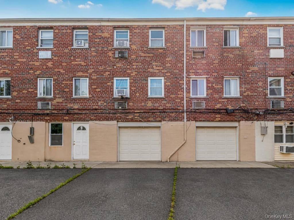 206-208 Balcom Avenue thumbnail 18