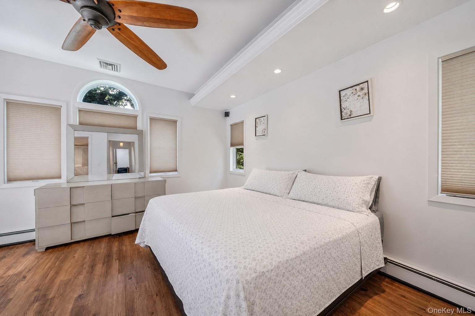 136 Woodhull Road thumbnail 11