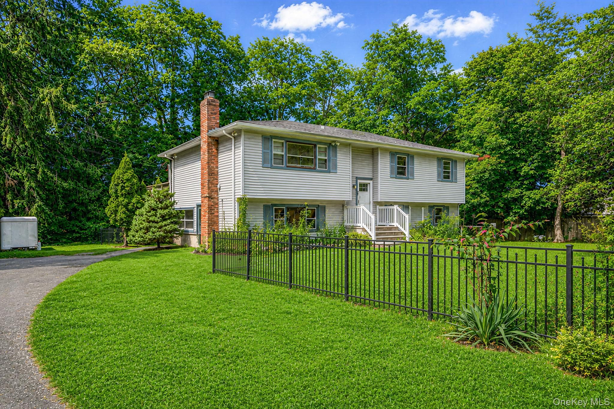 136 Woodhull Road thumbnail 3