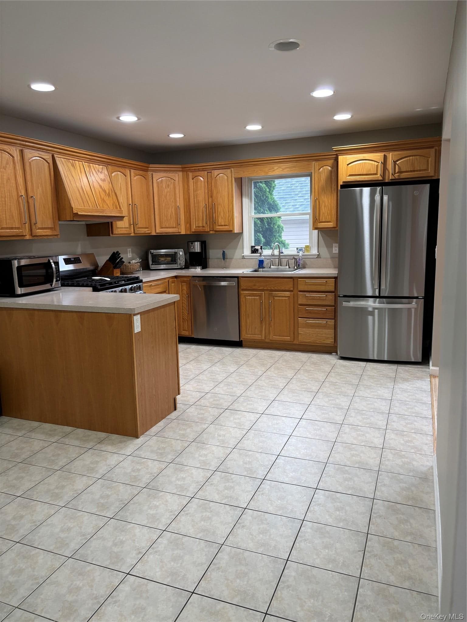 38 Hallock Avenue thumbnail 10