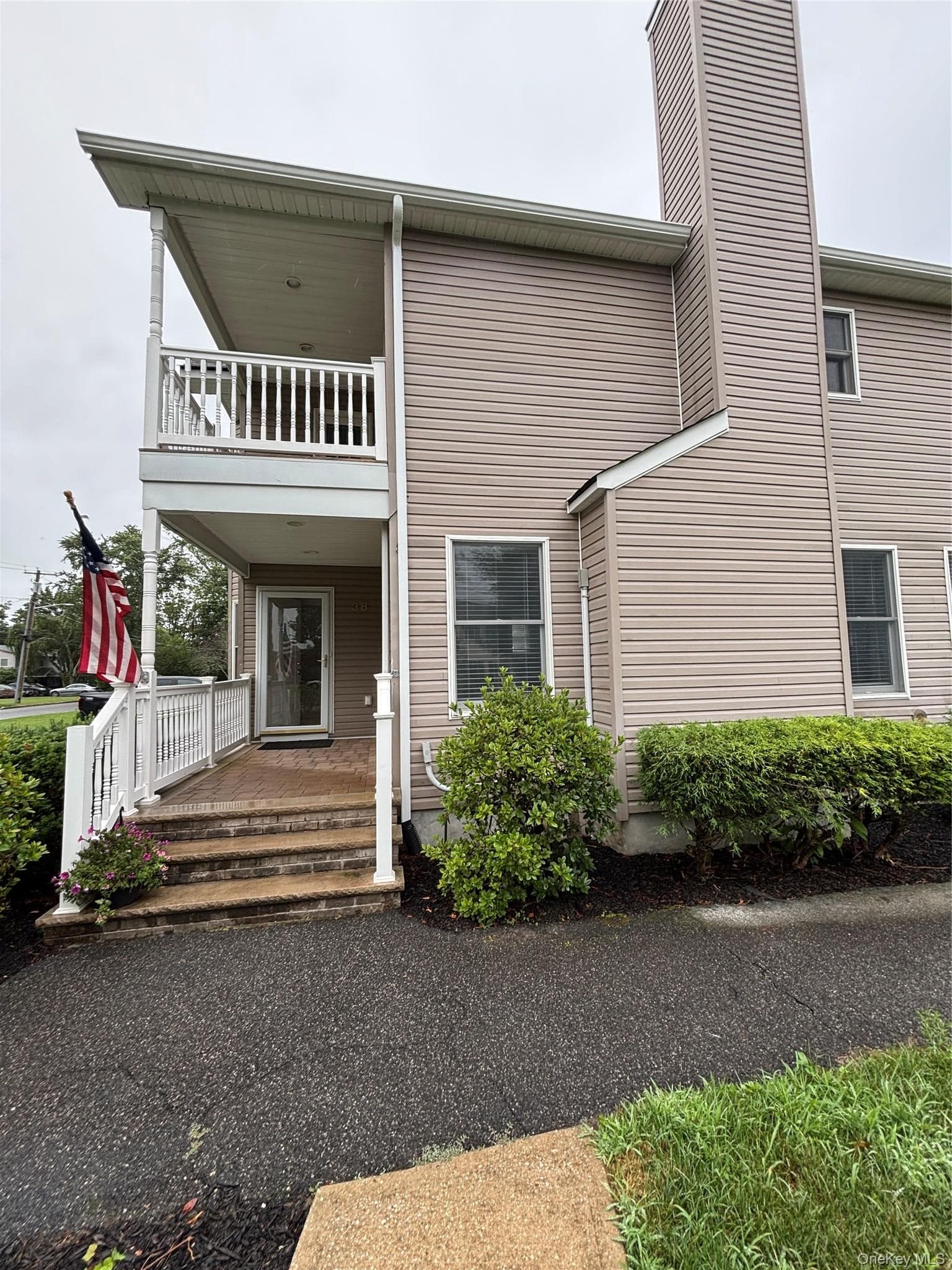 38 Hallock Avenue thumbnail 2