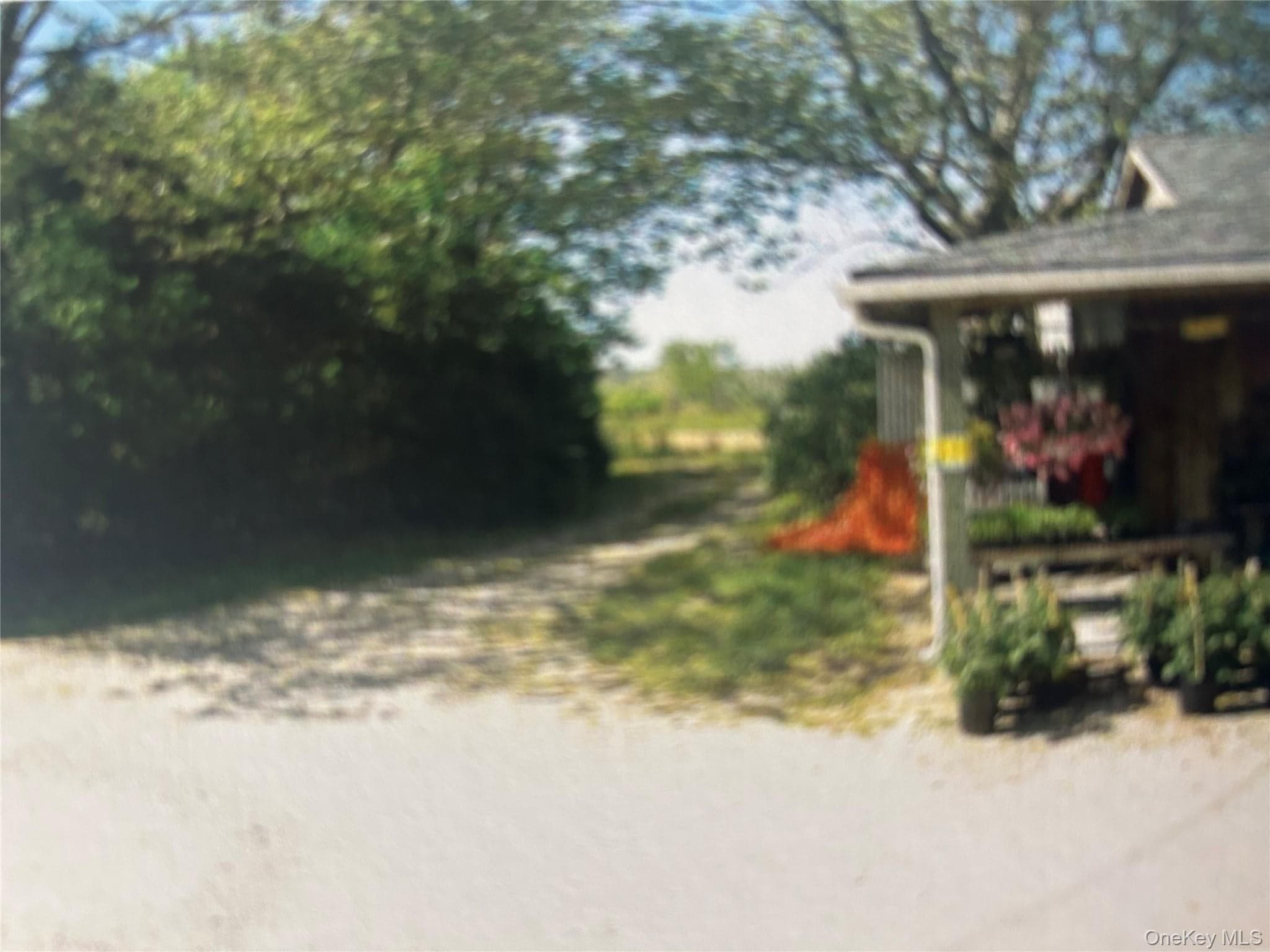 4042 Sound Avenue thumbnail 2