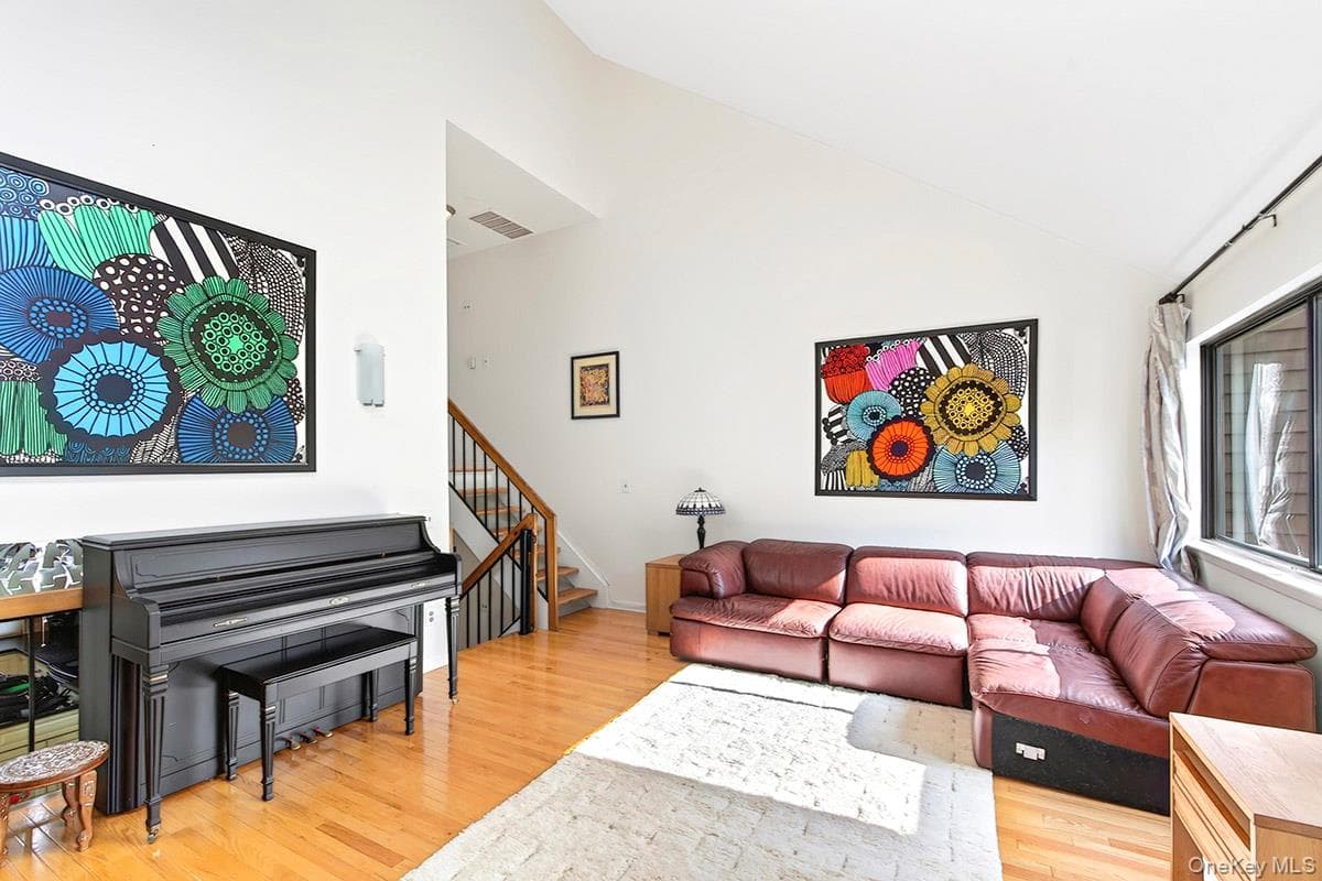 246 Treetop Crescent thumbnail 11