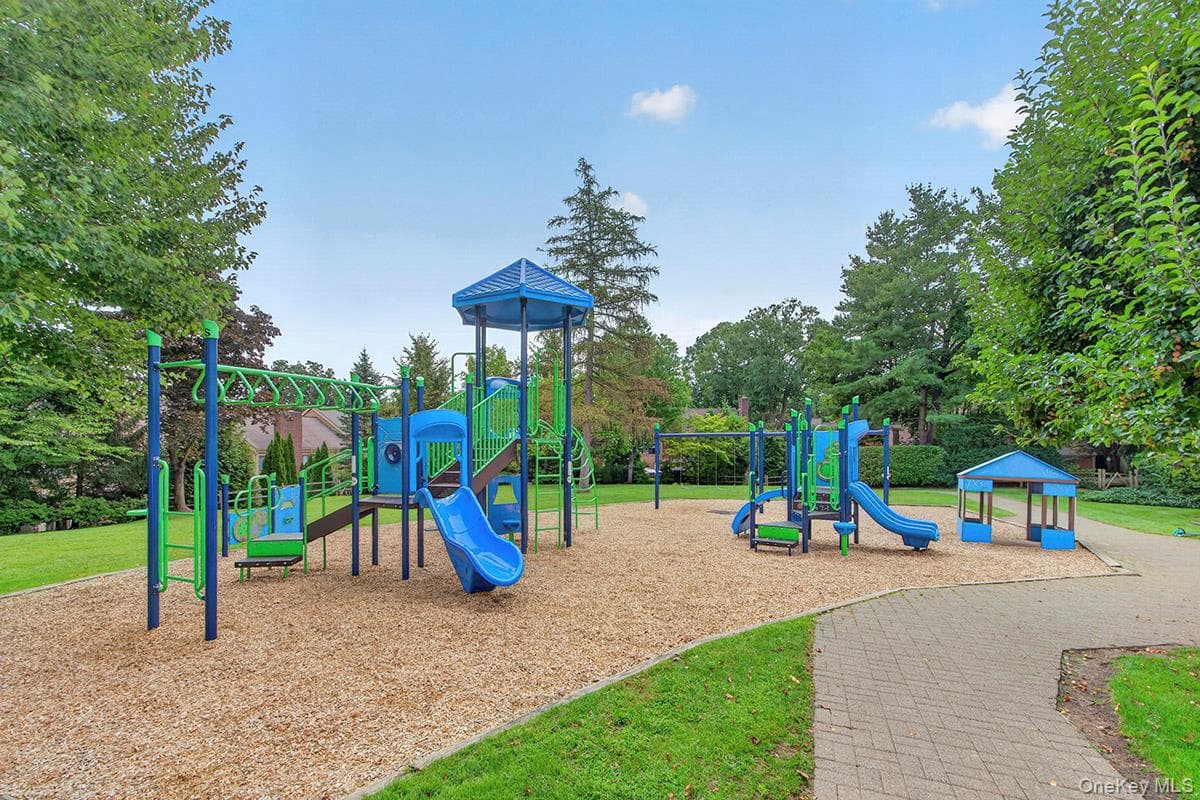 246 Treetop Crescent thumbnail 16