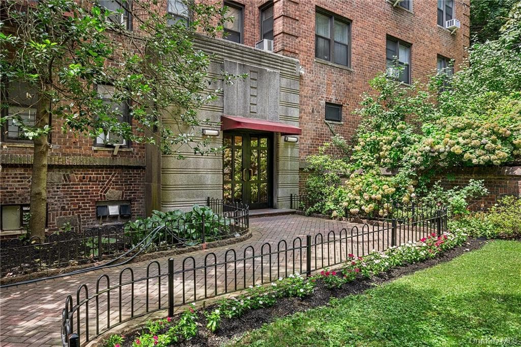 3015 Riverdale Avenue Unit: 5F thumbnail 4