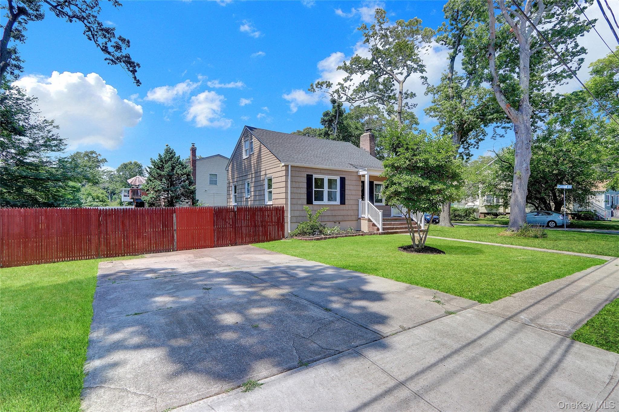 20 Whitman Avenue thumbnail 2
