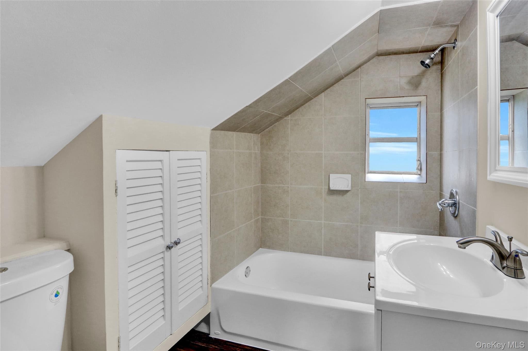 20 Whitman Avenue thumbnail 16