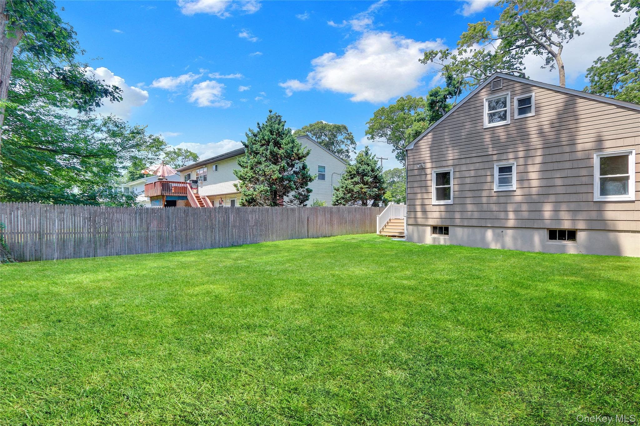 20 Whitman Avenue thumbnail 19
