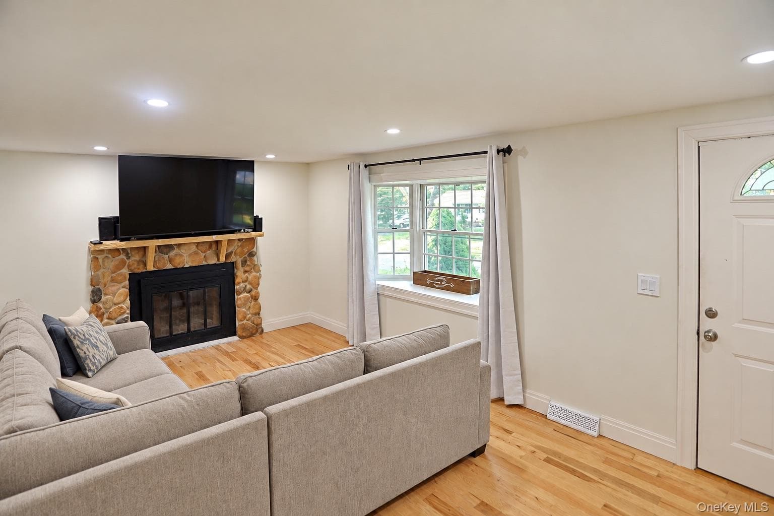 76 Grove Drive thumbnail 4