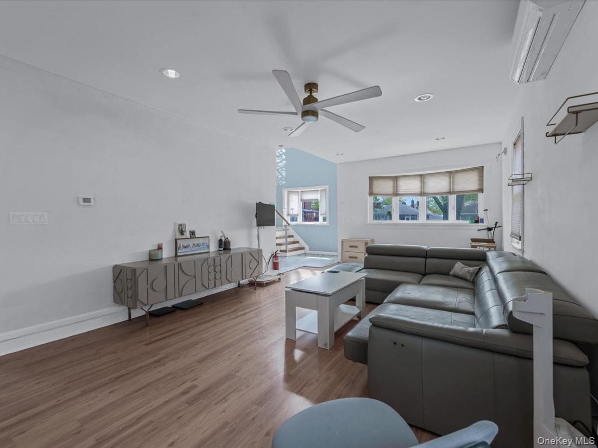 252-15 82nd Avenue thumbnail 6