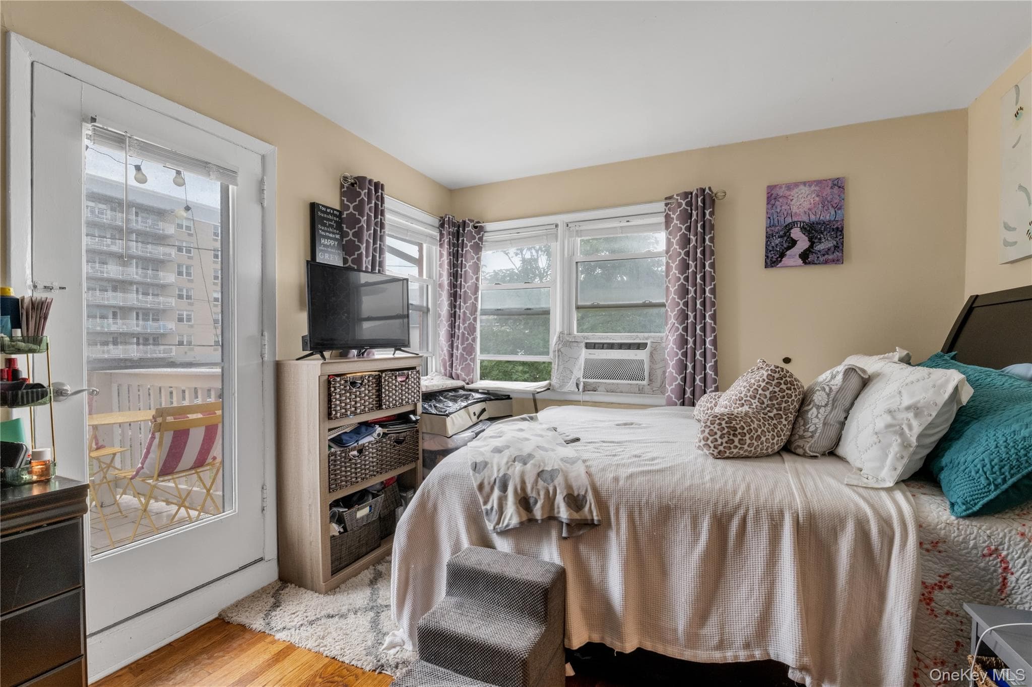 531 E Broadway thumbnail 4