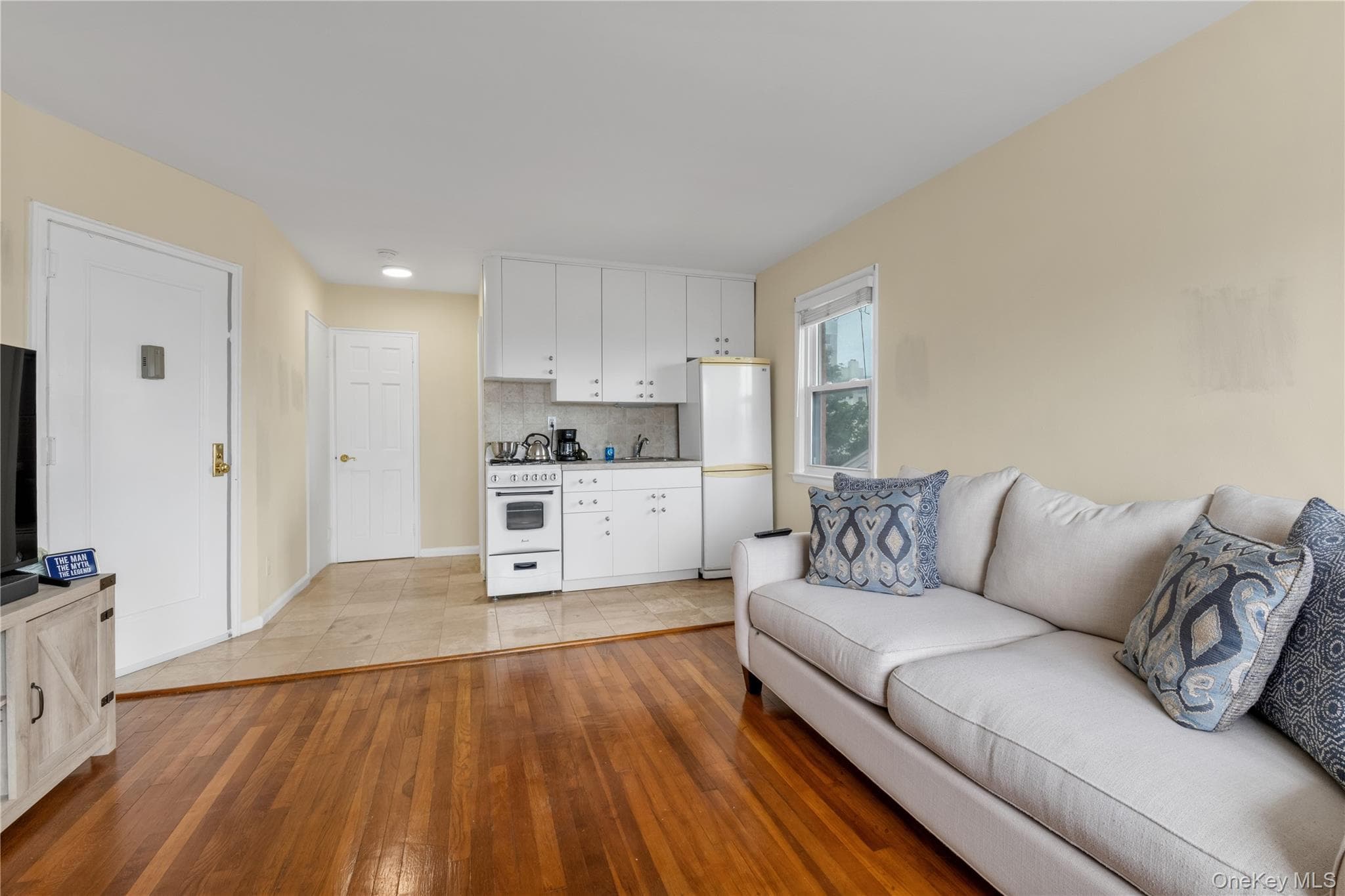 531 E Broadway thumbnail 8