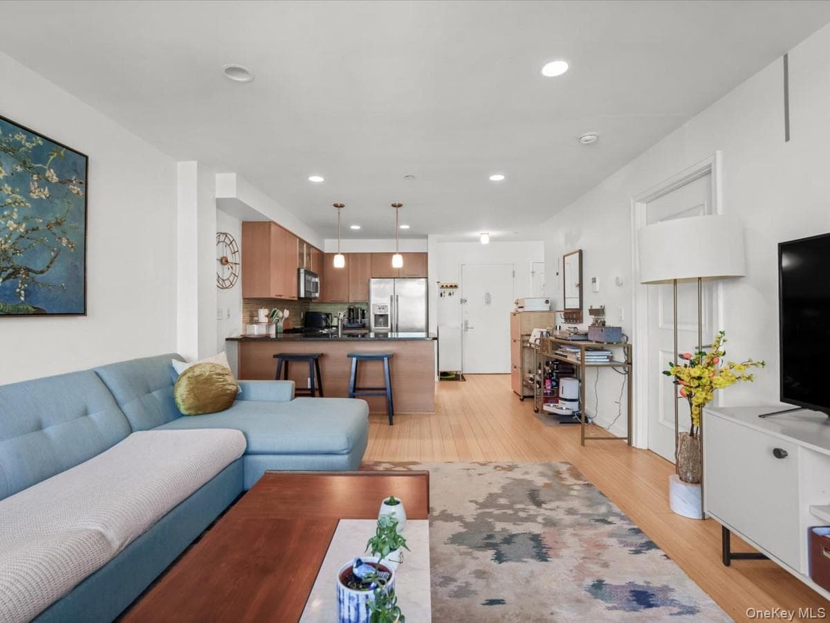 2519 35th Street Unit: 4C thumbnail 8