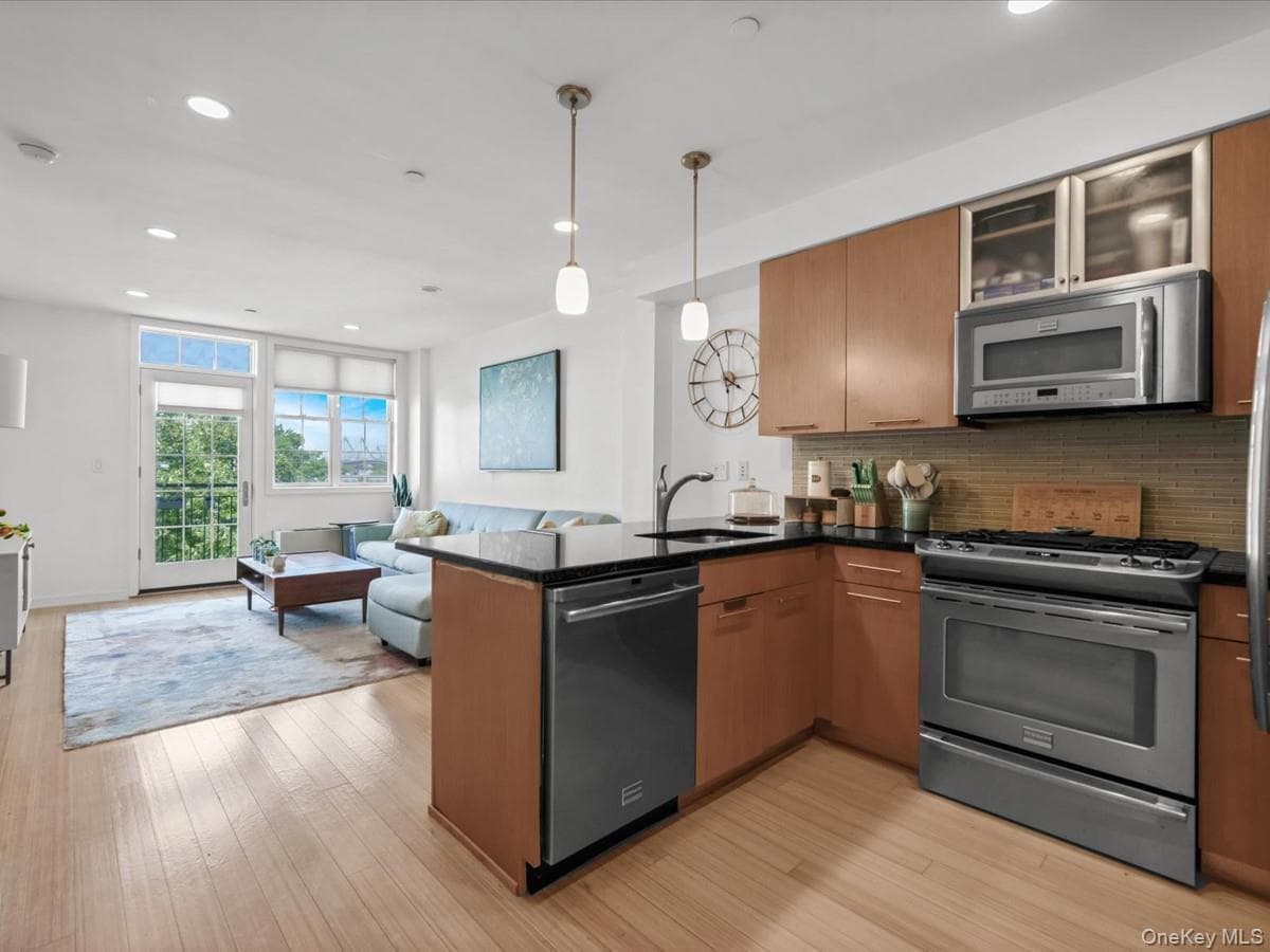 2519 35th Street Unit: 4C thumbnail 4