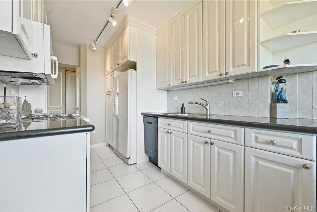 26910 Grand Central Parkway Unit: 31N thumbnail 17