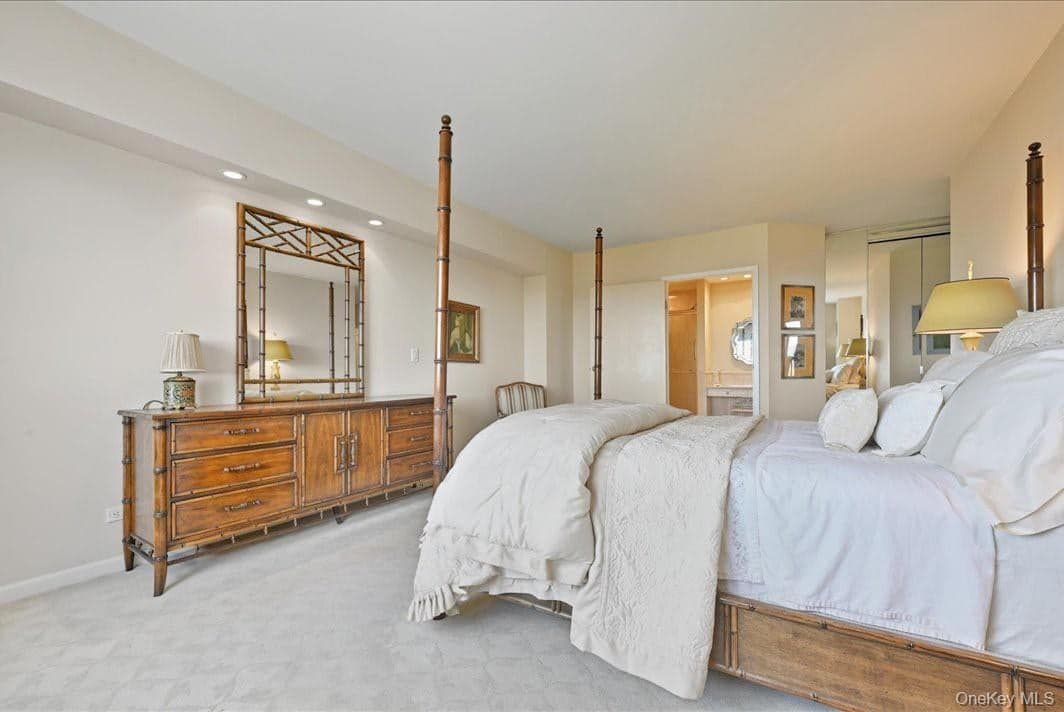 26910 Grand Central Parkway Unit: 31N thumbnail 26