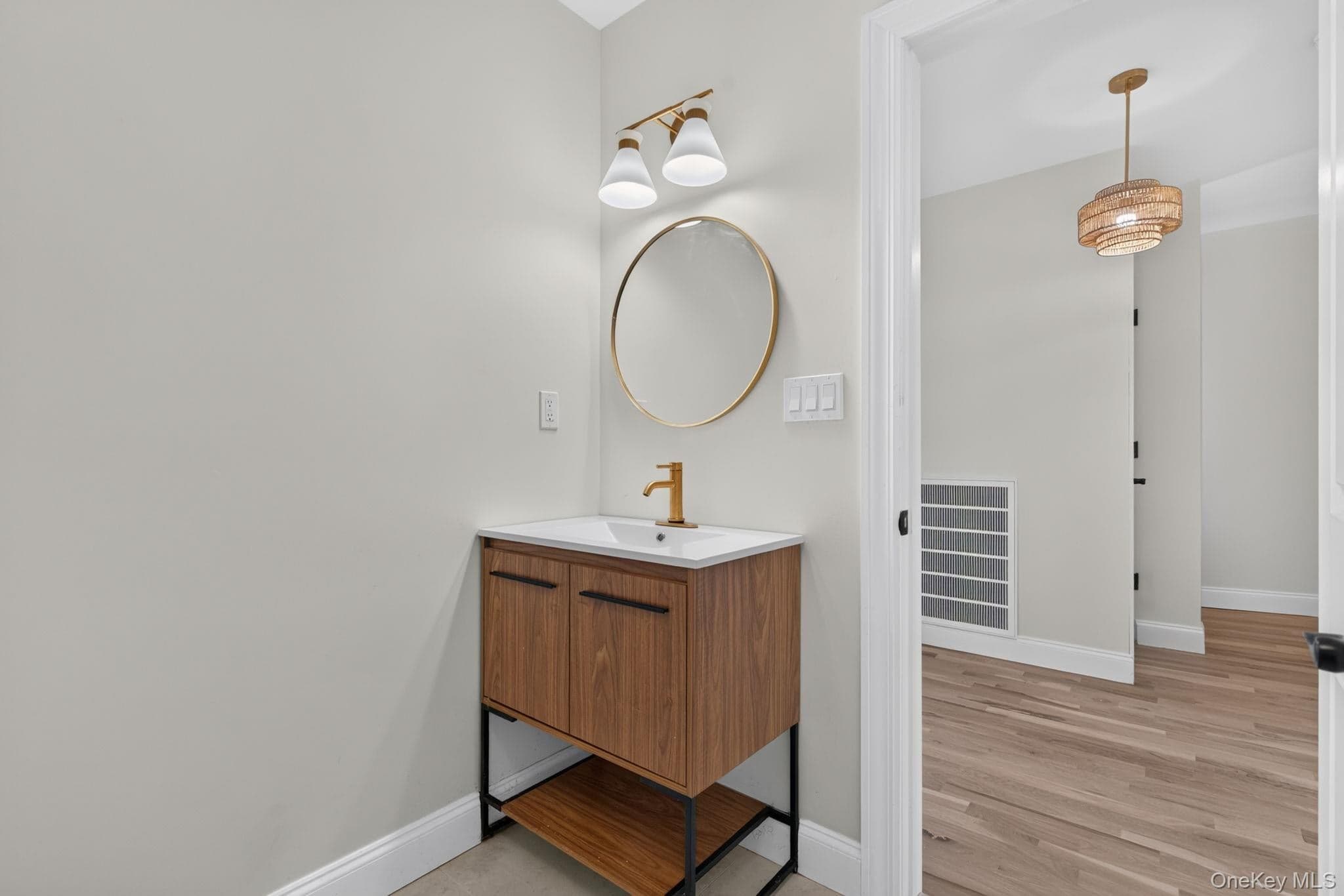 210 N Miller Street thumbnail 28