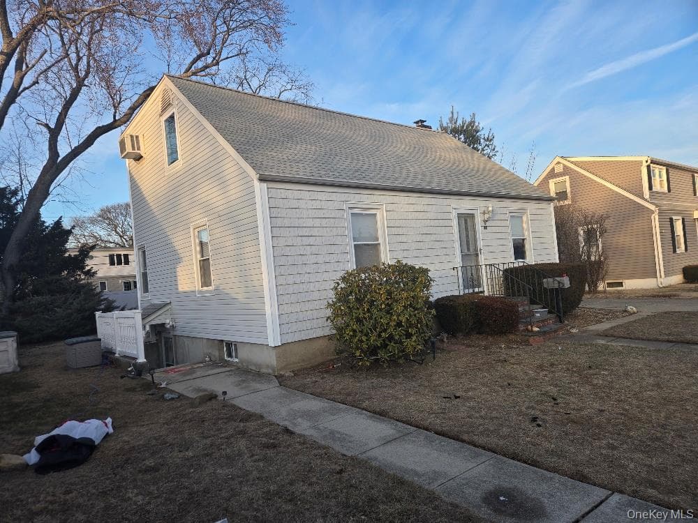12 Carson Street, Bethpage