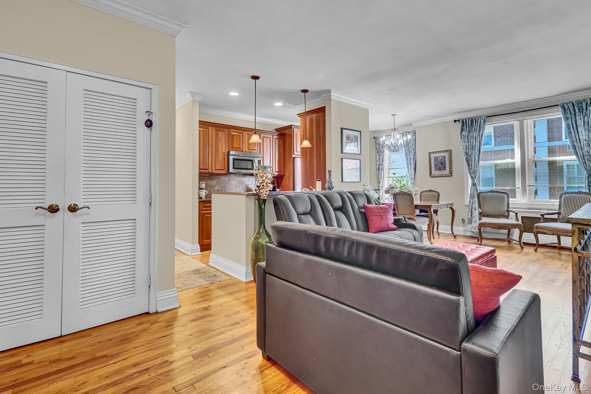 111 7th Street Unit: 304 thumbnail 2