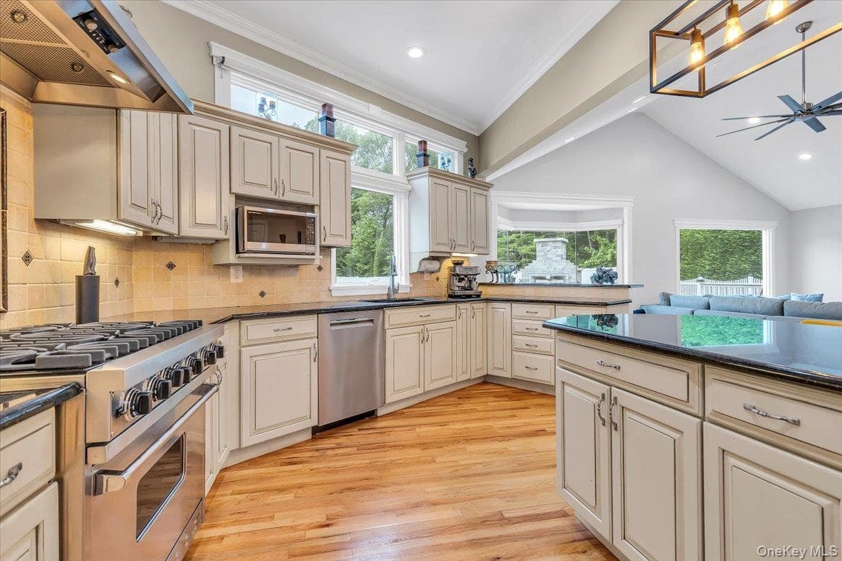 21 Buttonwood Drive thumbnail 10
