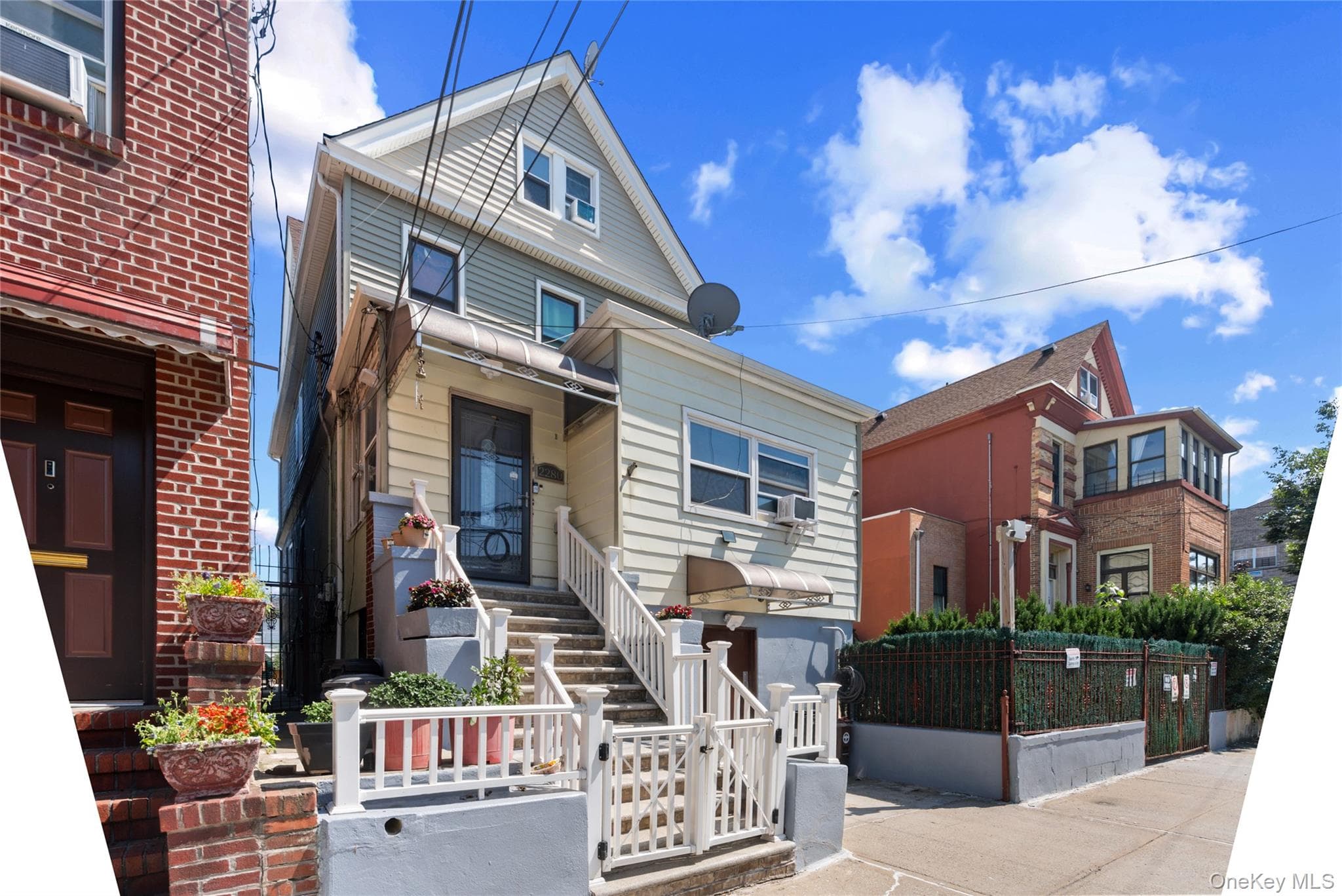 2280 Lyon Avenue thumbnail 3