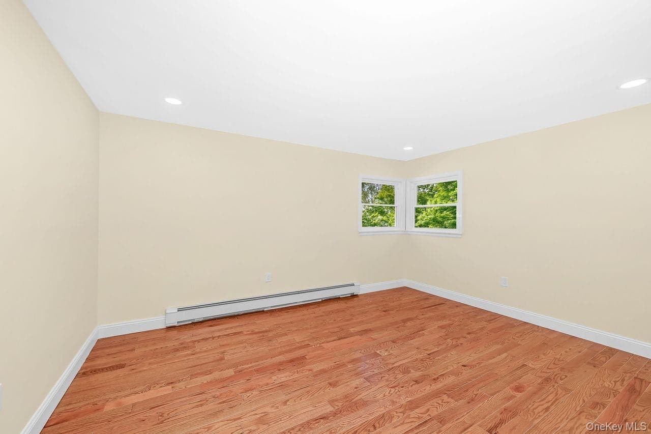 212 Westbury Boulevard thumbnail 11