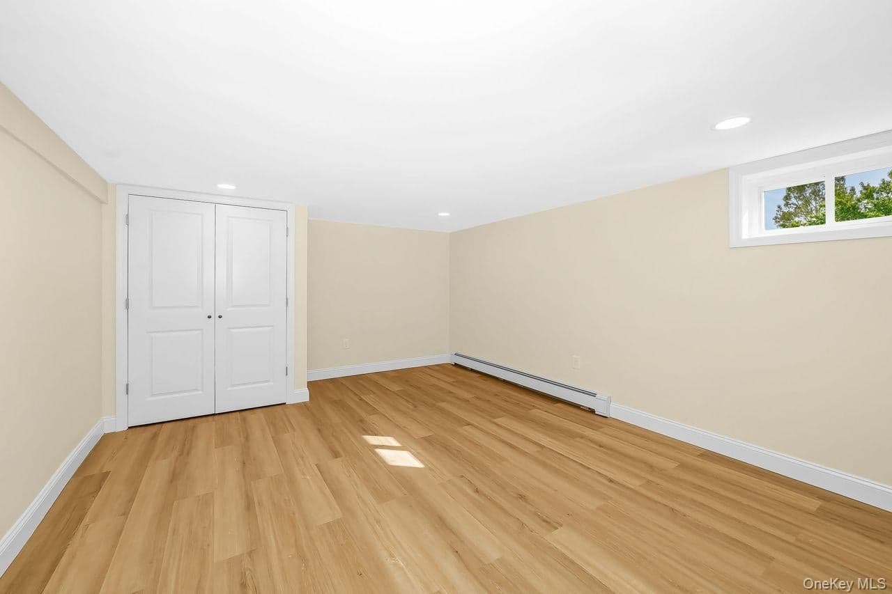 212 Westbury Boulevard thumbnail 20
