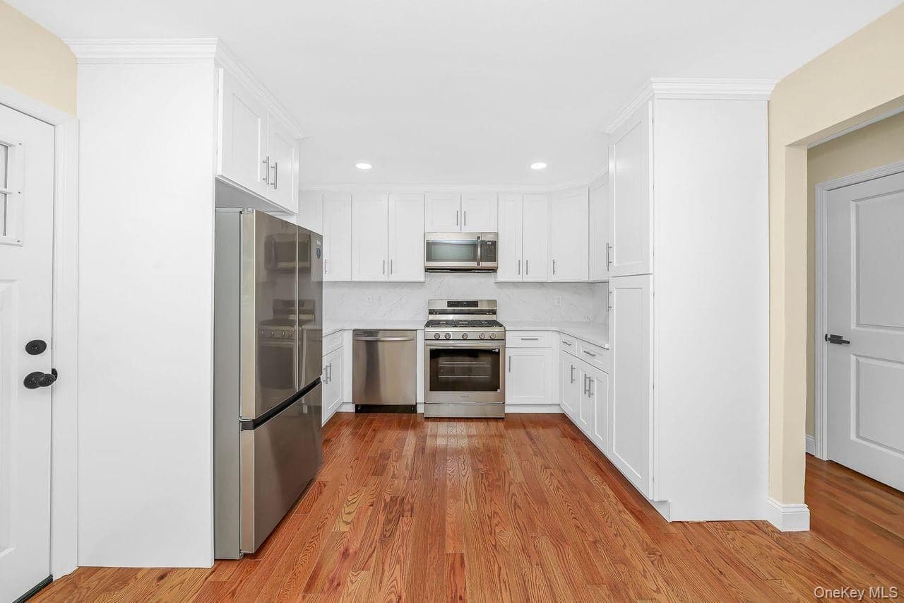 212 Westbury Boulevard thumbnail 16
