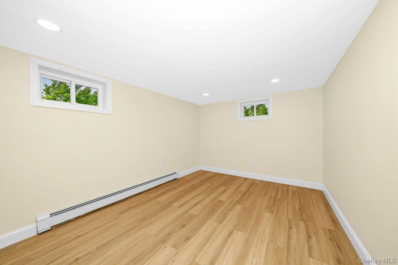 212 Westbury Boulevard thumbnail 22