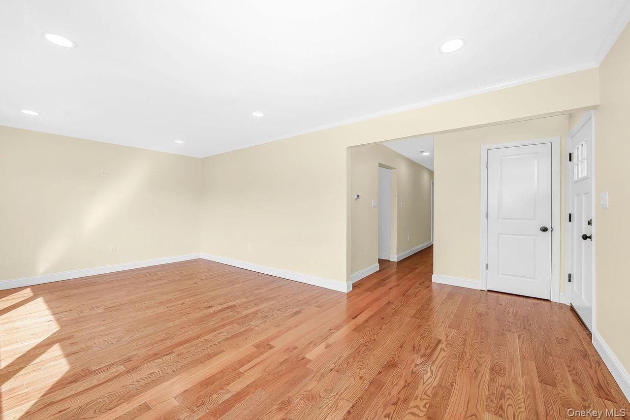 212 Westbury Boulevard thumbnail 13