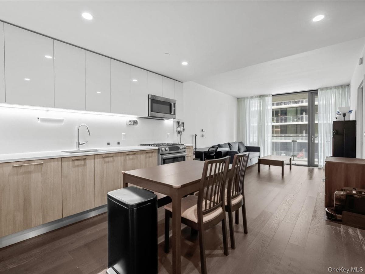 13103 40th Road Unit: 11D thumbnail 2