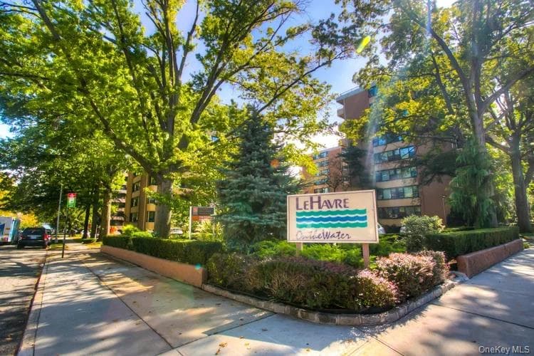 162-30 Powells Cove Boulevard Unit: 2C, Beechhurst