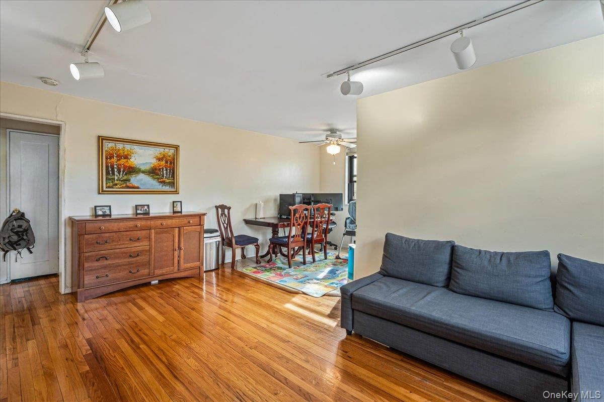 160-10 Cross Island Parkway Unit: 6-178 thumbnail 3