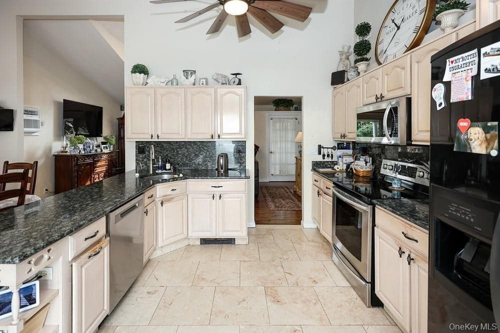 3970 Darby Lane thumbnail 13