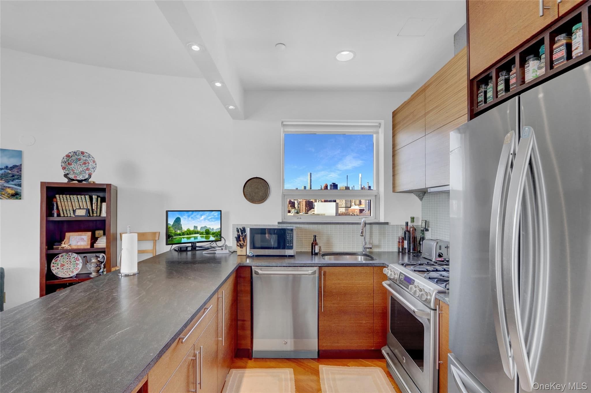 11-24 31st Avenue Unit: 10E thumbnail 13