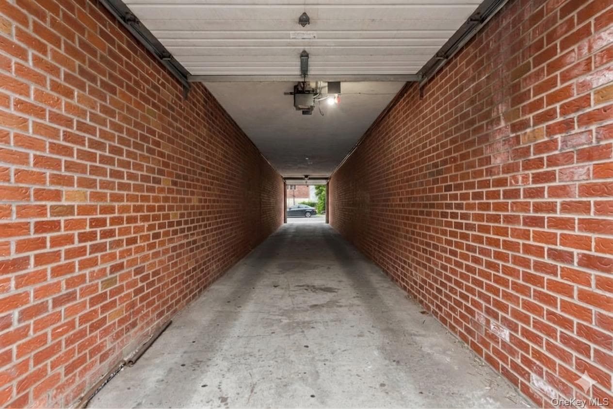 2070A Steinway Street thumbnail 5