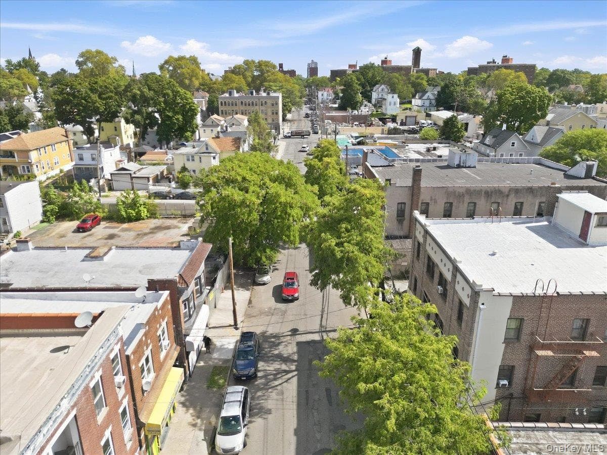 209 W 3rd Street thumbnail 22