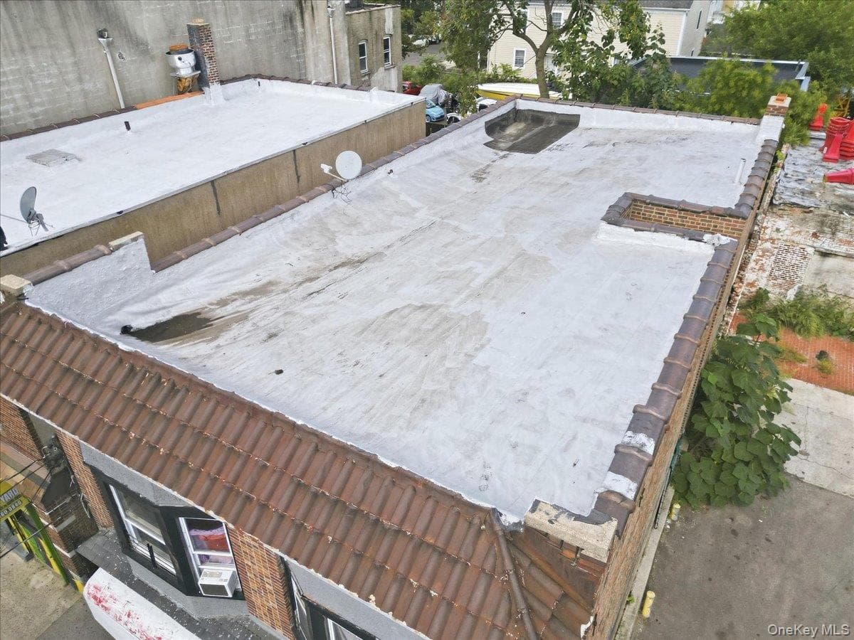 209 W 3rd Street thumbnail 16