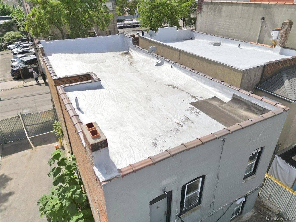 209 W 3rd Street thumbnail 20