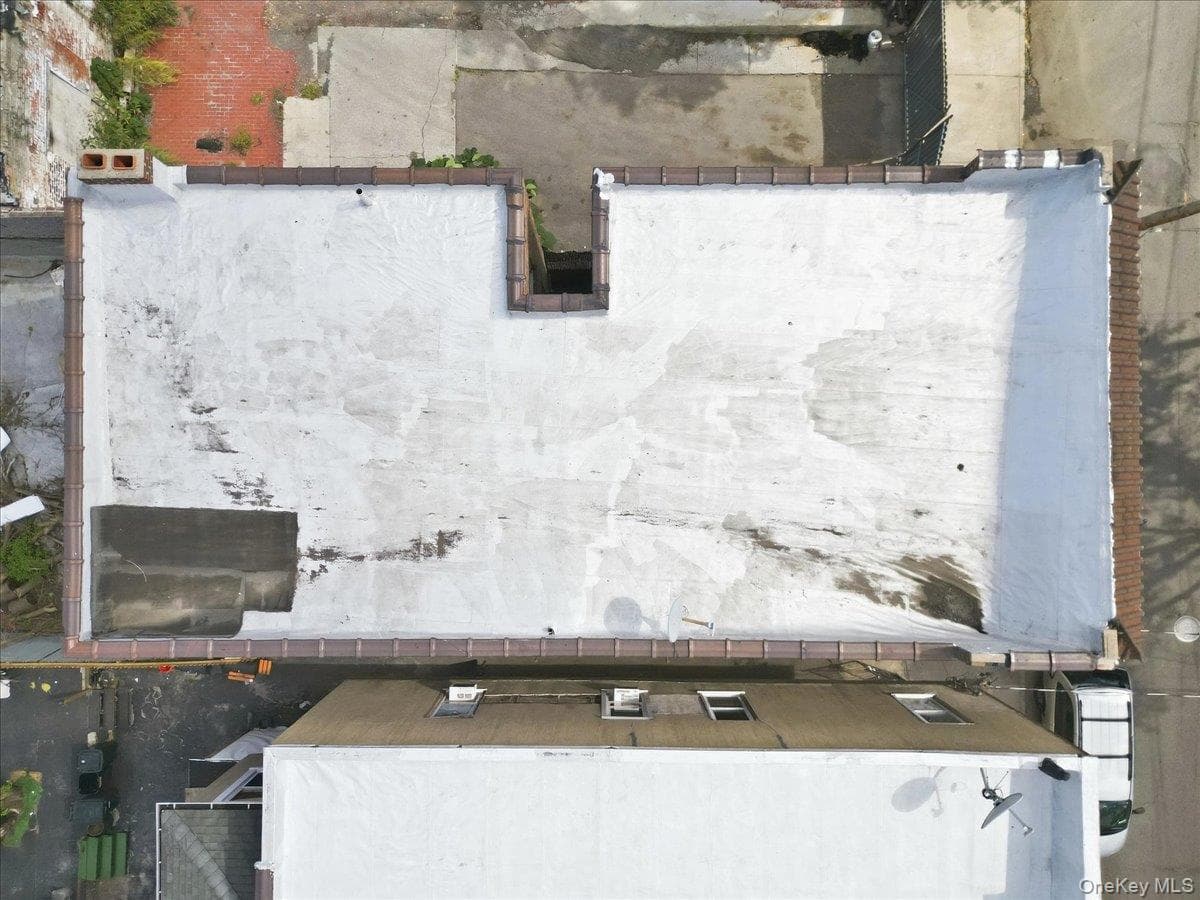 209 W 3rd Street thumbnail 17