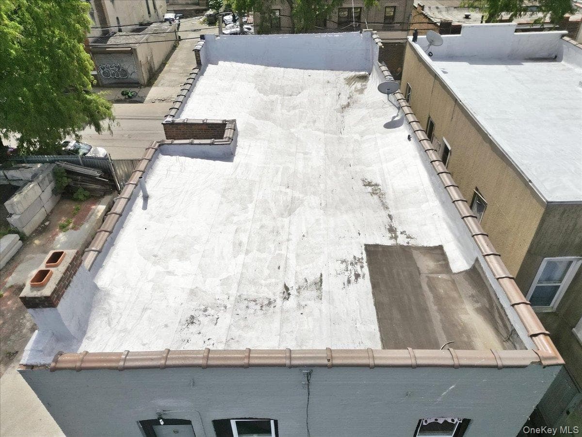 209 W 3rd Street thumbnail 18