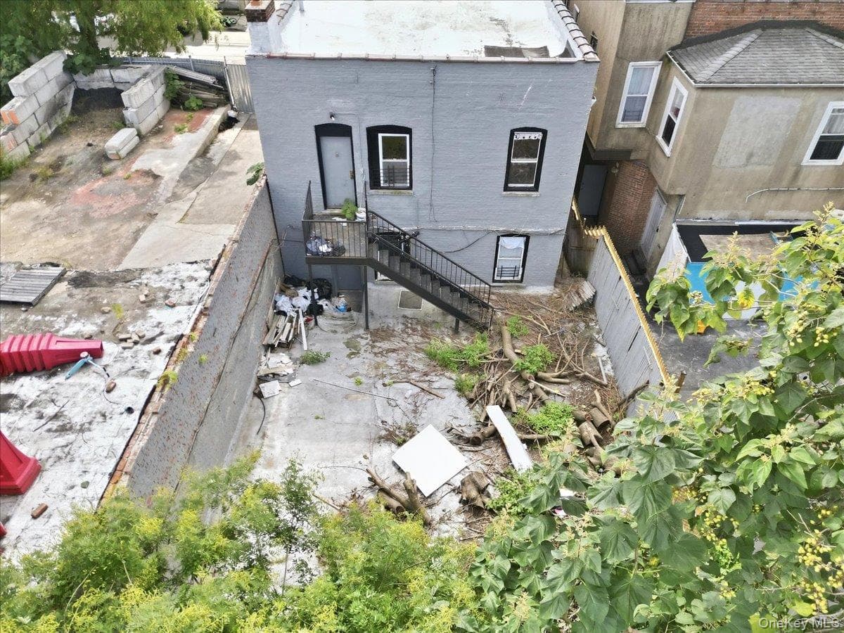209 W 3rd Street thumbnail 21